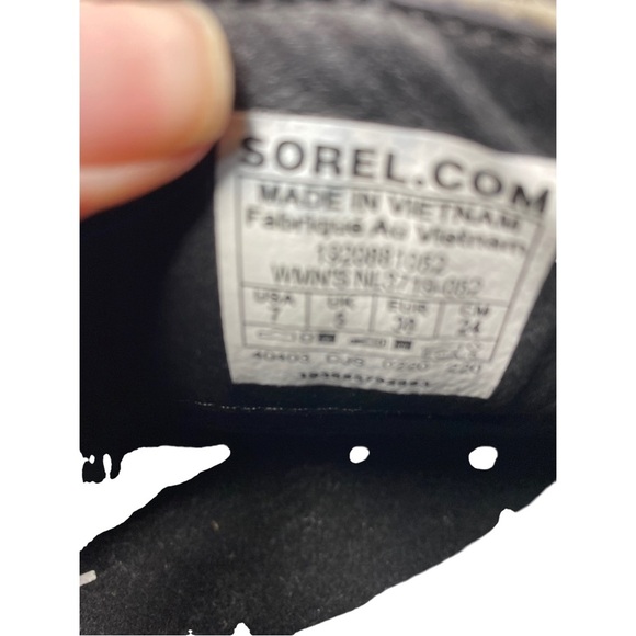 Sorel slip on tan and black boot size 7 - Picture 7 of 7